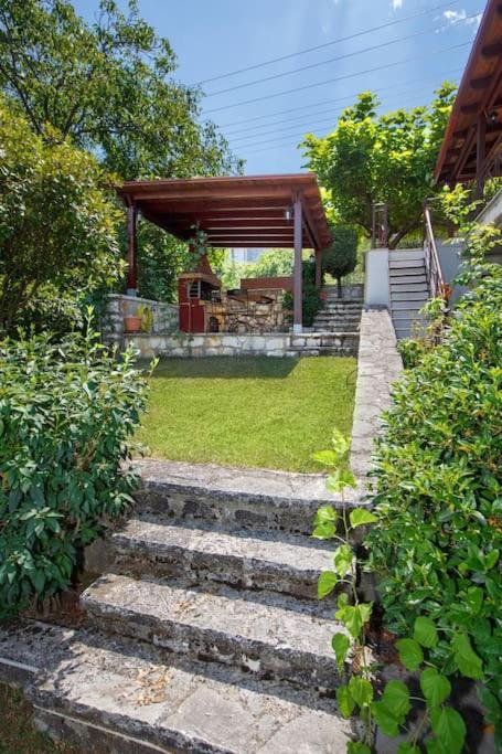Apartamento Wooden House In Ioánina Exterior foto